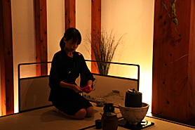 生徒さんによるお薄のお点前披露