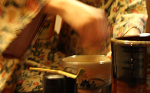 立礼での薄茶点前